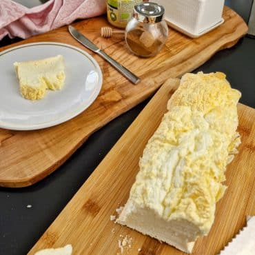 2-Ingredient Cottage Cheese Bread