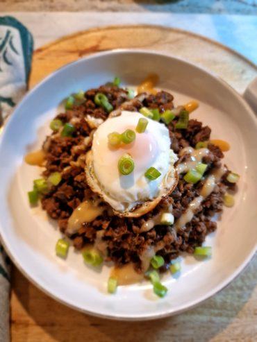 Quick and Flavorful Weeknight Beef Stir Fry with Cabbage and Sriracha Mayo
